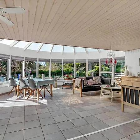 Vakantiehuis 3 Bedroom Lovely In